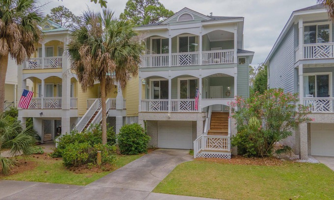 Bonito Boathouses House | Enchanting Island North Retreat: Serene Surroundings,Amenities,Golf Course Views