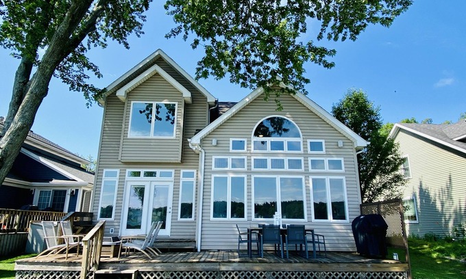 Angola House | END OF SUMMER DEALS - CROOKED LAKE HOME ESCAPE WITH BEAUTIFUL DESIGNER FINISHES