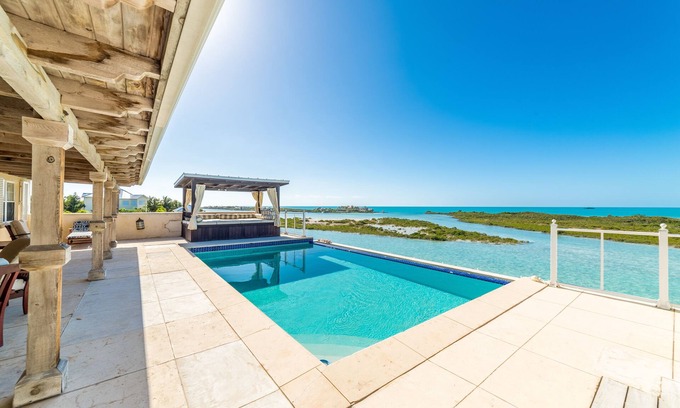 Ocean Point Villa | Endless Ocean Views, Amazing sunsets, pool,kayaks, pool table and games!