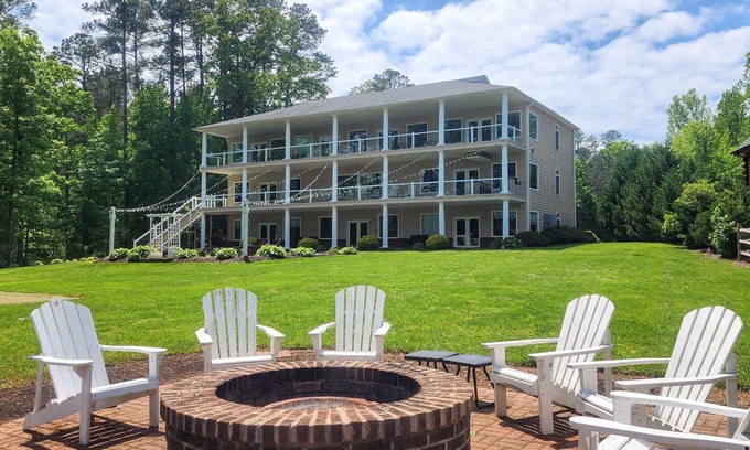 Timber Creek House | π
Endless Summer-Sleeps 36-Movie Theater/Hot Tub/Game Room/New Boathouse π