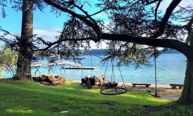 Bremerton House | Enetai Beach House, stunning waterfront w/Dock, large deck and tennis courtn