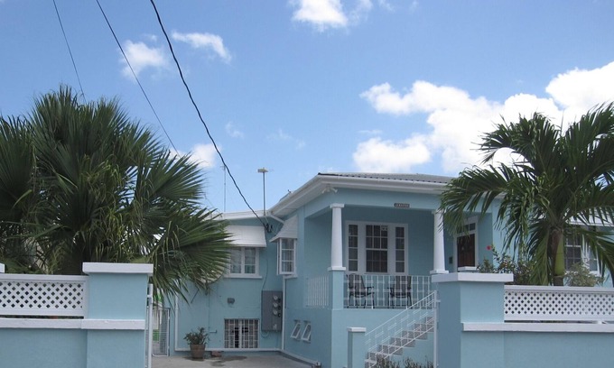 Brighton Apartment | Enjoy A Peaceful Vacation Steps away from a Pristine Beach On The West Coast