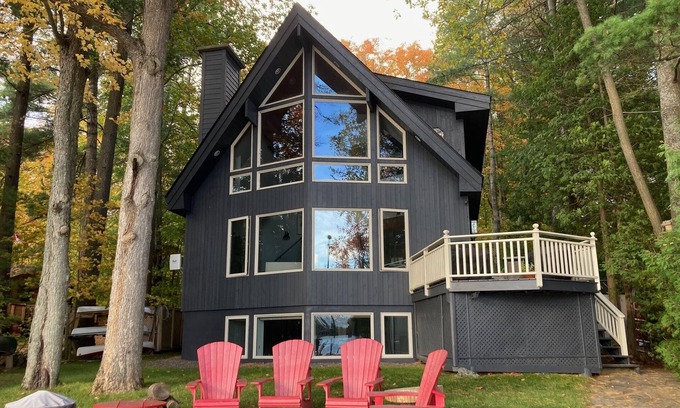 Torrance Cottage | Enjoy a perfect southwest exposure on beautiful Lake Muskoka this summer.