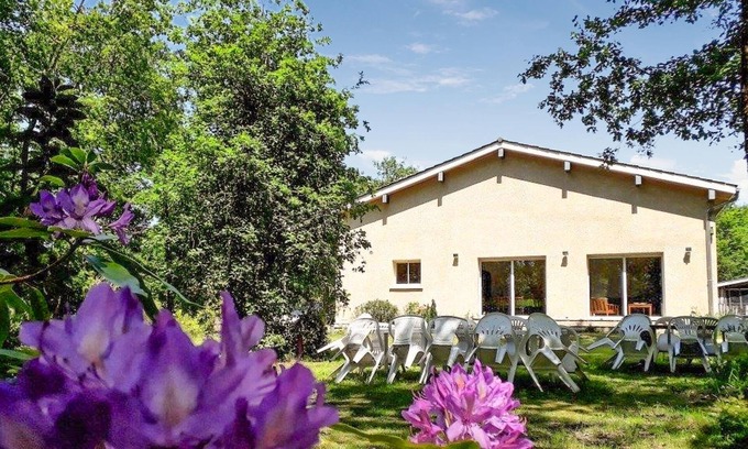 Saint-Vivien-de-Medoc House | Enjoy a relaxing vacation in this inviting vacation home.