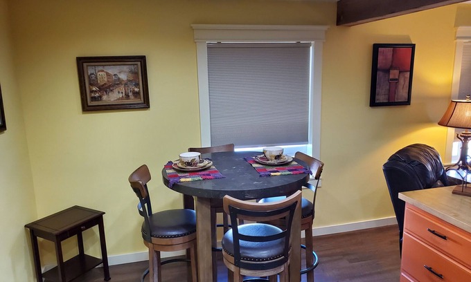 Florence Cottage | Enjoy All the Amenities the Oregon Coast Has to Offer