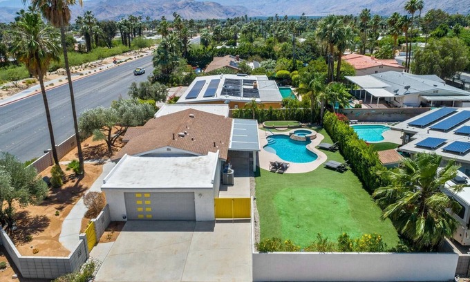 Sunrise Vista Chino House | Enjoy Desert Sunrise Home with Pool and Spa in famous Moviestar Colony