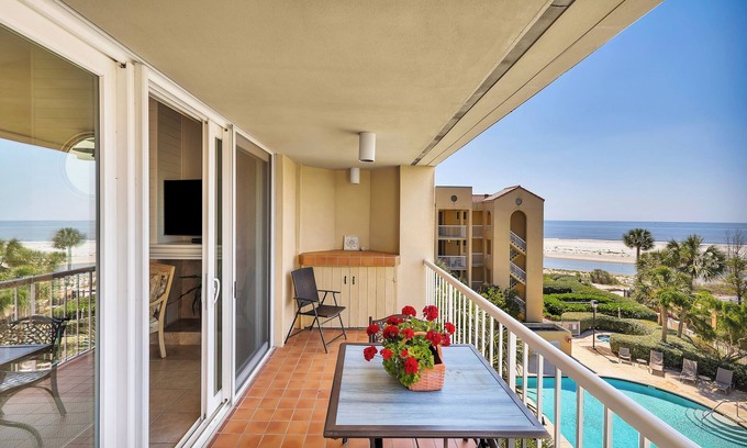 Saint Simons Island Condo | Enjoy Full Resort Access and Ocean Views at KP478!