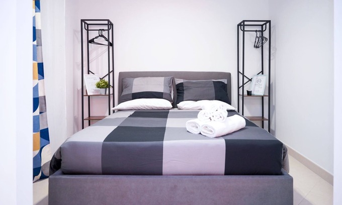 Centro Giano Apartment | Enjoy Giallo: Stunning Studio Apartment in Rome.