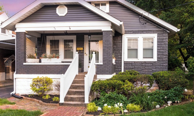 Audubon House | Enjoy Holidays with Family at Cozy Designer Cottage! Quiet Neighborhood, Central