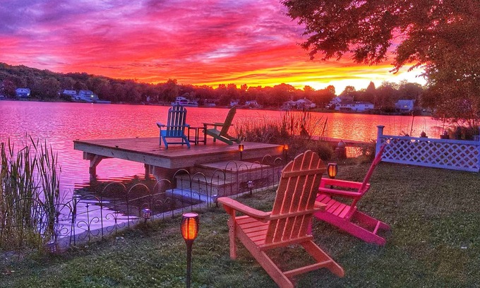 Plymouth Cottage | Enjoy Lakefront Sunsets in Cozy 2BR Cottage Escape