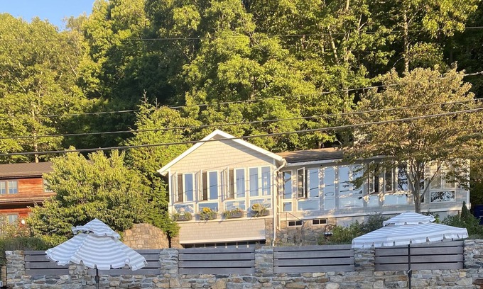 New Preston House | Enjoy Leaf Peeping from this Chic Waterfront Cottage.