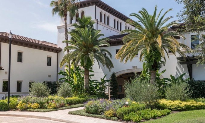 Orlando Resort | Enjoy Luxury this Christmas at Marriott's Lakeshore Reserve Resort in Orlando