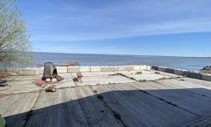 Alberta Beach Cottage | Enjoy one of Alberta’s largest sand deposits! Beautiful Sunsets and cute town.