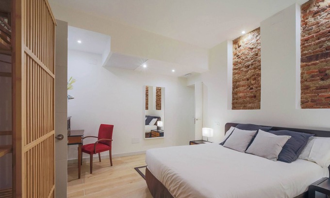 Malasana Apartment | Enjoy the center of Madrid! Sharing Co. 2 Bedroom Apartment