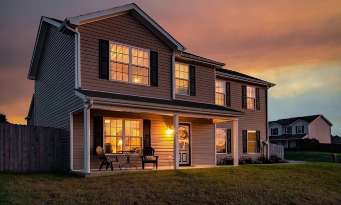Bluff City House | Enjoy the comfort of this luxurious home with outstanding facilities in the serene neighborhood.