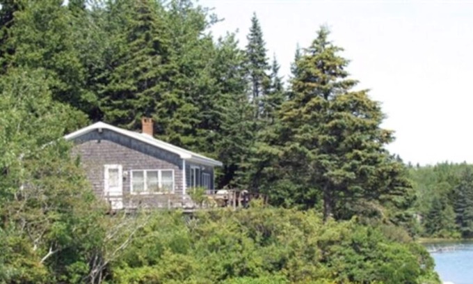Tenants Harbor Cottage | Enjoy the views at the Rackliff Island Causeway Cottage