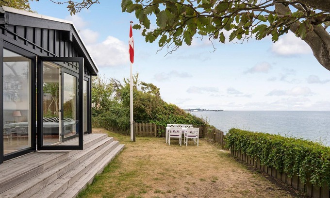 Assens House | Enjoy this beautiful cottage in rare and unique location with private access to the beach.