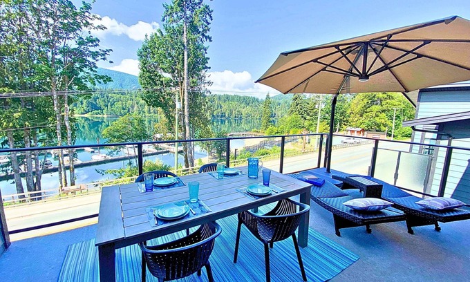 Youbou House | Enjoy This Fully Equipped, Modern Lakehouse Escape w/King Bed & Amazing Views