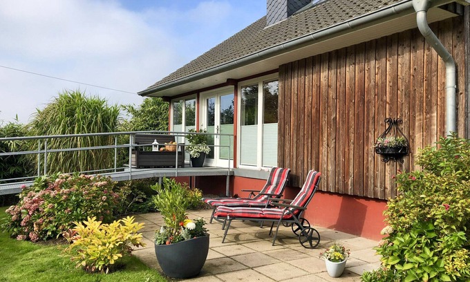 Grodersby House | Enjoy your relaxing vacation in our 5-star "villa kunterBUNT" in the tranquil village of Grödersby, only 350 m from the Schlei, in the middle of the idyllic hilly landscape of the Angeln region with the whole family and your loved ones.