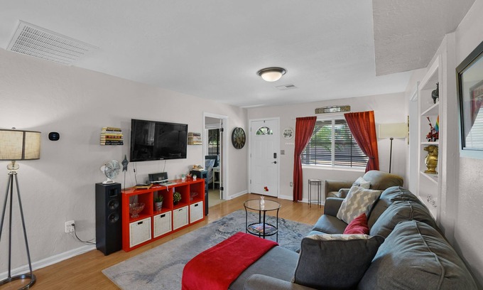 Coronado House | Enjoy your stay in a simpler time when hosts went out of their way