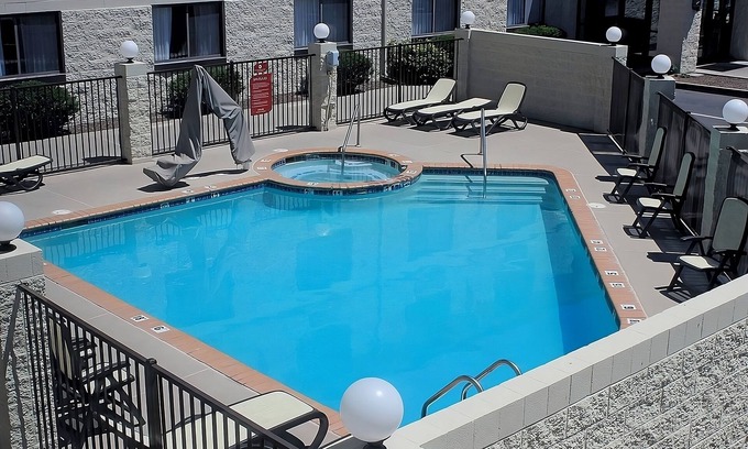 Tusayan Hotel | Ensuring a Very Comfortable & Memorable Stay! Outdoor Pool, Free Parking!