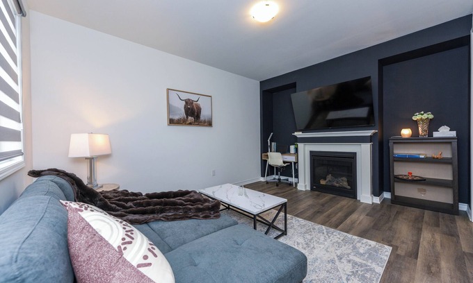 Halton Regional Municipality House | Entire 4BR Brand New Townhome | Milton - Sleep9 - Free Wi Fi, Parking, Crib