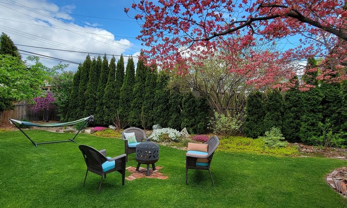 Okanagan-Similkameen House | Entire Cozy Guesthouse w/Hot Tub. In compliance with new BC legislation. n