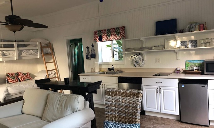 Coconut Grove Apartment | Entire Fantastic Kailua Cottage. waiting for you!