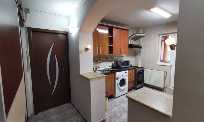 Sector 4 Apartment | Entire flat 1min Subway to City Centre, Shops, Gym, 10 min walk to Natural Park
