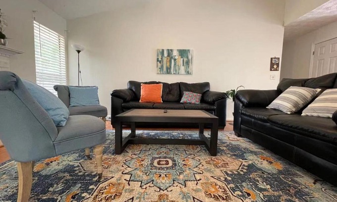 Norcross House | ENTIRE HOME Cozy Quiet 5B Single Family House 1King bed and Yard! 1050