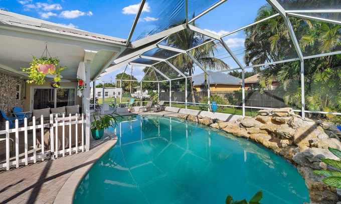 Hobe Sound House | Entire Home ~ Pool ~ 1 Mile From Beach