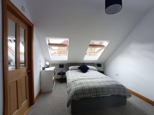 Alverstoke Apartment | Entire modern cottage close to beach - Pet friendly