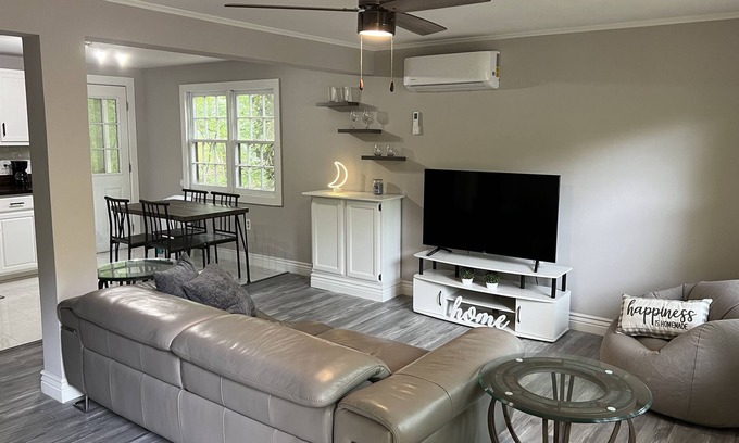 Chesapeake Ranch Estates-Drum Point Cottage | Entire remodeled house by the bay next to Solomon’s Island