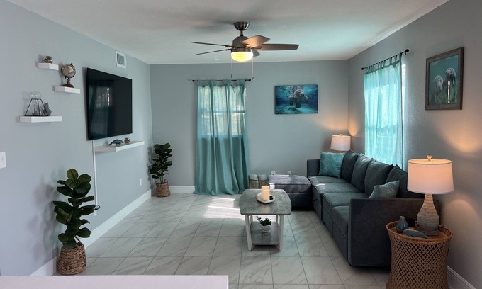 Crystal River House | Entire residence 2-2, π₯ pit, ping pong table, games, fenced backyard, πΆ