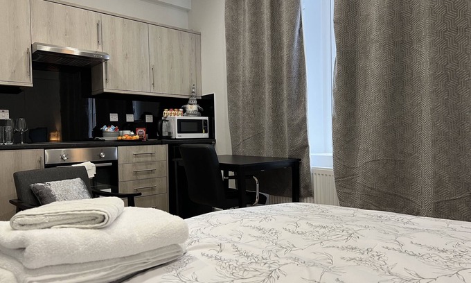 Ealing Apartment | Entire Studio apartment - London