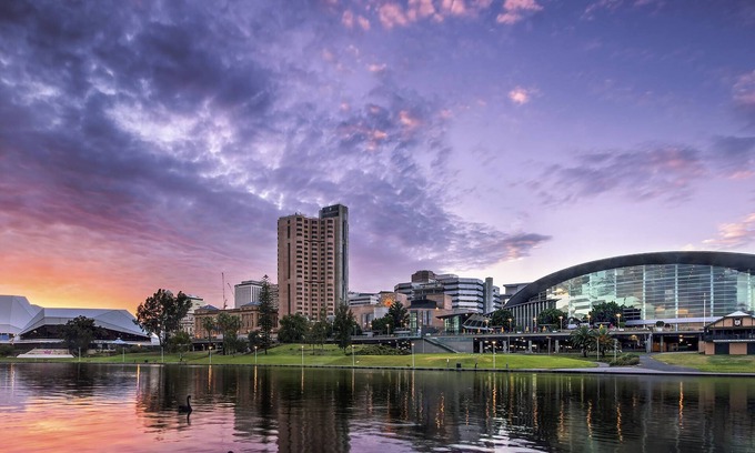 Adelaide Apartment | entire studio ex hotel room w/parking in the city 312