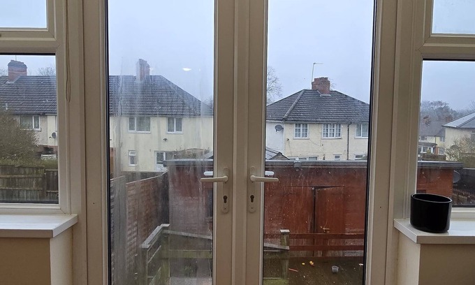 Seisdon Apartment | Entire Three Bedroom apartment in Yardley Wood with Wi-Fi and Parking