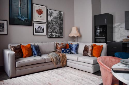 Chinatown Apartment | EPIC Duke Street Townhouse