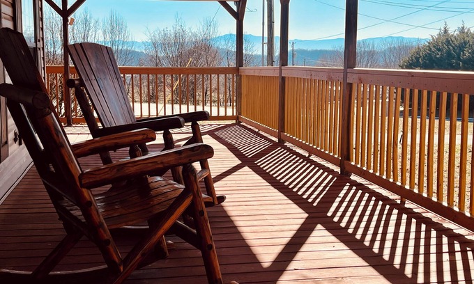 Sevierville House | EPIC Family Home w/MtnViews-FirePit-PetFriendly