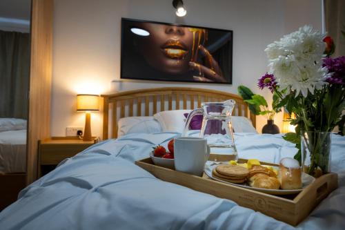 Norwich House | Epiphany homes - 4 bedroom house in Norwich - Contractor friendly - close to airport and hospital