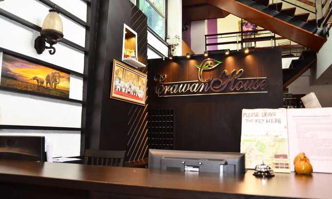 Chana Songkhram Hotel | Erawan House