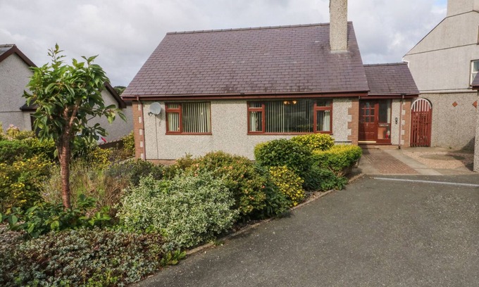 Nefyn House | ERYL, pet friendly, with open fire in Nefyn