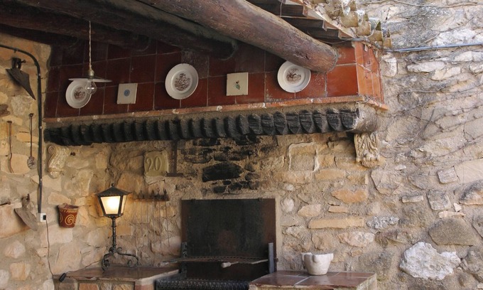 Cornudella de Montsant Cottage | Only for couples house with barbecue and garden
