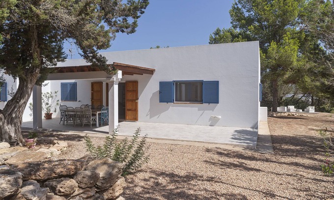 Es Cap de Barbaria House | ES LLIRI BLANC - Wonderful house with views of the countryside and free WiFi.