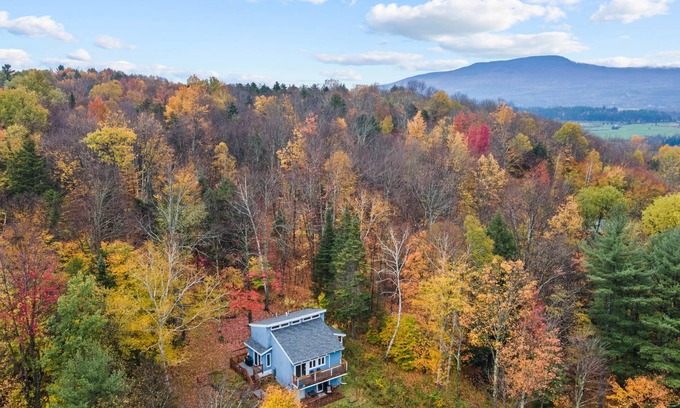 Morrisville House | Escape 2 Stowe: 5 minutes from village of Stowe