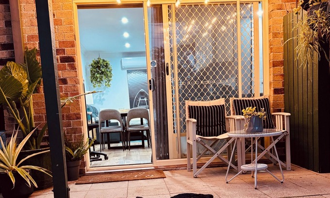 Bundall Apartment | Escape in Style: Luxurious Modern Guest Suit Fir Your Perfect Getaway