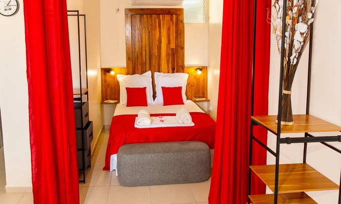 Port-Louis House | Escape in the heart of the city Studio Jacuzzis Sauna and swimming pool