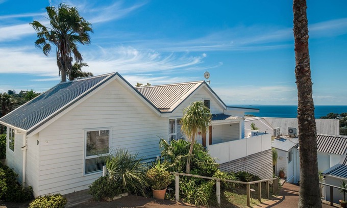 Ostend Apartment | Escape to a serene hillside retreat in the heart of Palm Beach.