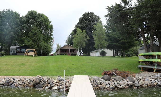 Markesan Cabin | Escape to Little Green Lake, perfect for family and pet getaways.