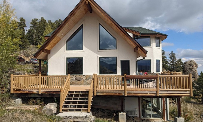 Drake House | Escape to Storm Mountain - 31 day minimum stay